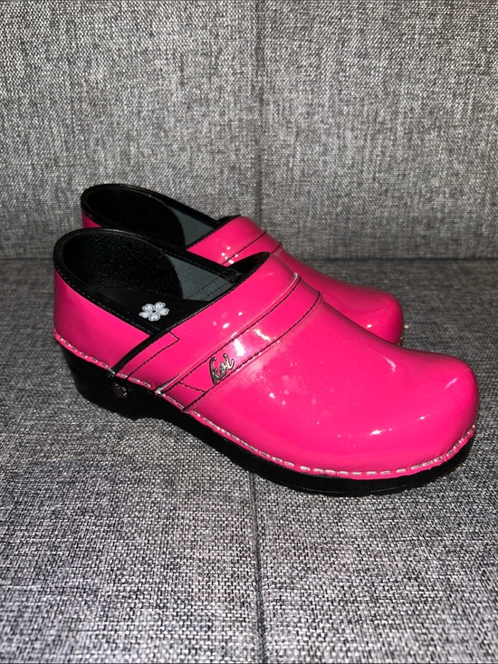 Sanita Shoes - NEW - Sanita Women's Patent Hot Pink Slip-On Clogs